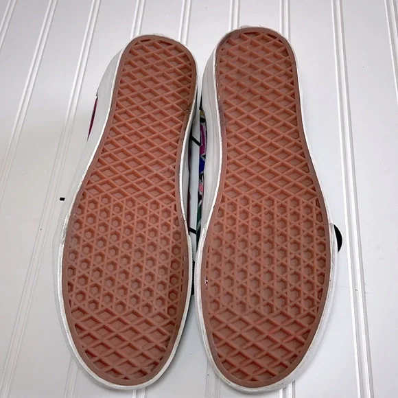 Vans custom graphics with frog, peace sign and graffiti - Picture 7 of 9